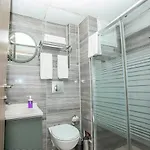 Hotel Konuk *