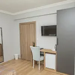 Hotel Konuk *