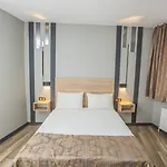 Konuk Hotel *