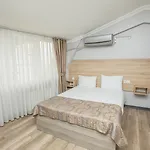 Konuk Hotel *