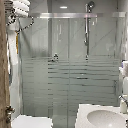 Konuk Hotel *
