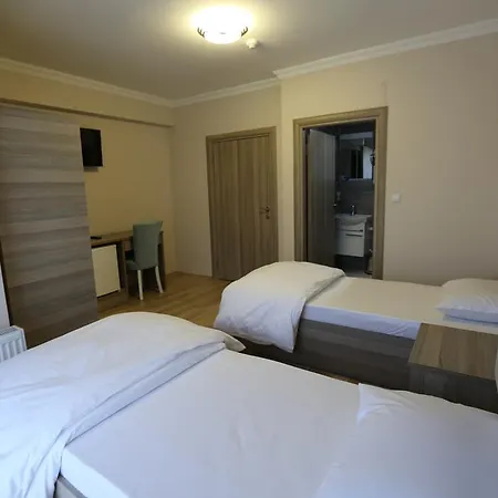 Hotel Konuk *